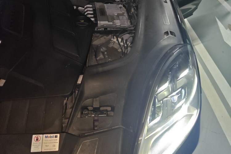 Used Porsche Cayenne 2018 Cayenne 3.0T Engine Bay Left