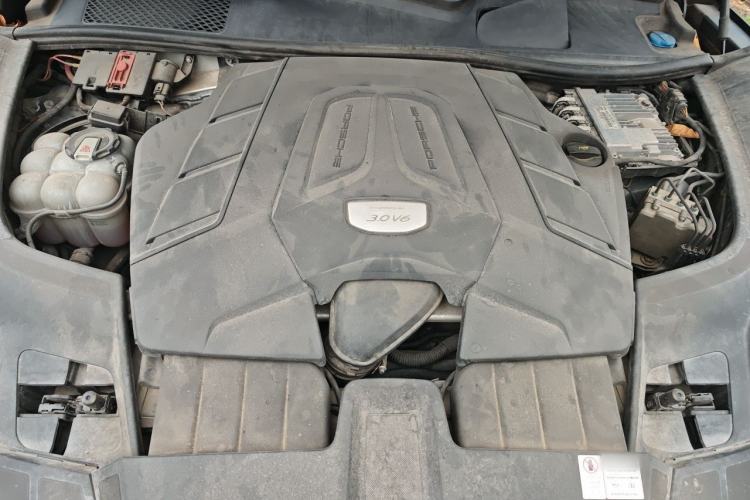 Used Porsche Cayenne 2018 Cayenne 3.0T Engine Bay