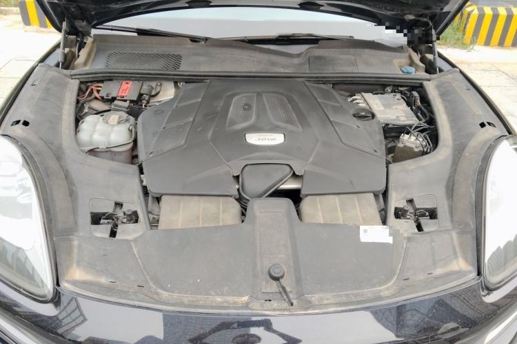 Used Porsche Cayenne 2018 Cayenne 3.0T Engine Bay