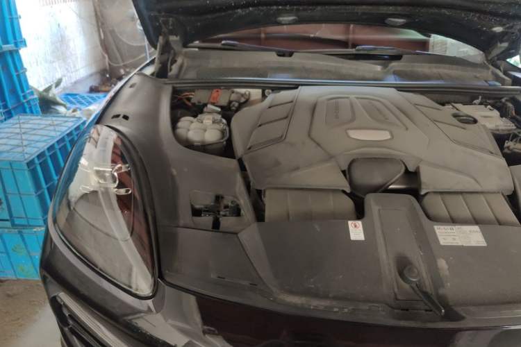 Used Porsche Cayenne 2018 Cayenne 3.0T Engine Bay Right