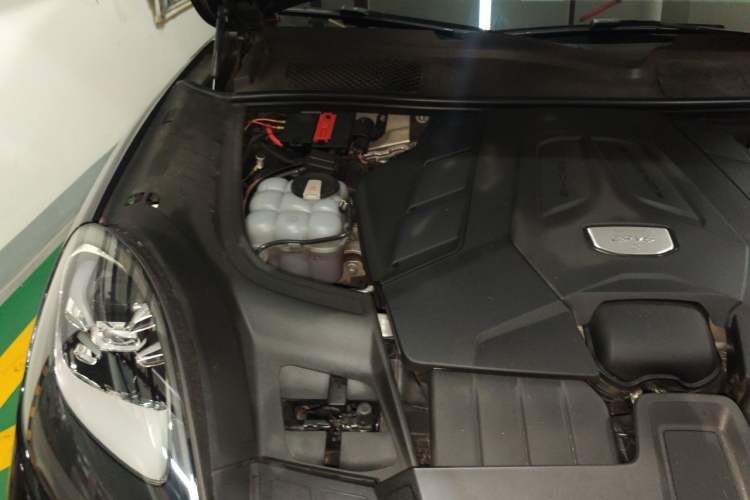 Used Porsche Cayenne 2018 Cayenne S 2.9T Engine Bay Right