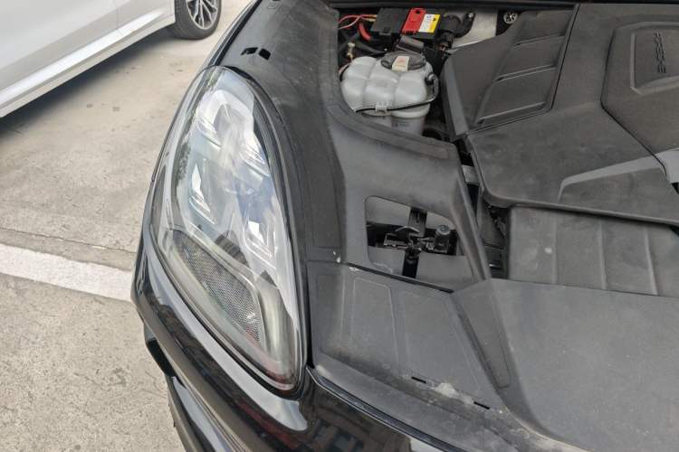 Used Porsche Cayenne 2018 Cayenne 3.0T Engine Bay Right