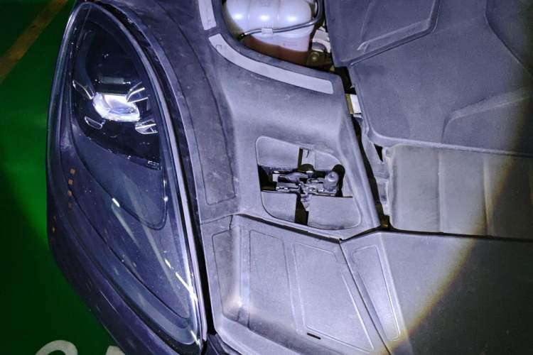 Used Porsche Cayenne 2018 Cayenne 3.0T Engine Bay Right
