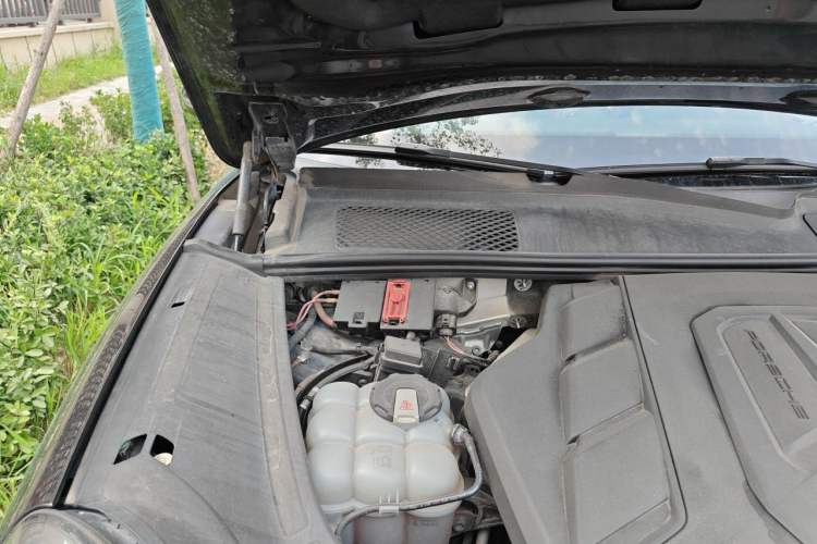 Used Porsche Cayenne 2018 Cayenne 3.0T Engine Bay Right