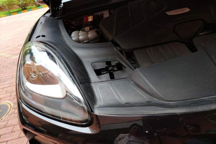 Used Porsche Cayenne 2018 Cayenne 3.0T Engine Bay Right