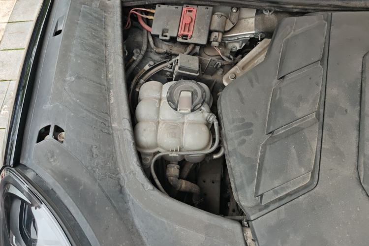 Used Porsche Cayenne 2018 Cayenne 3.0T Engine Bay Right