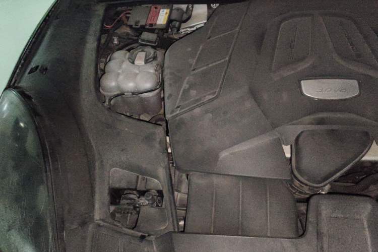 Used Porsche Cayenne 2018 Cayenne 3.0T Engine Bay Right