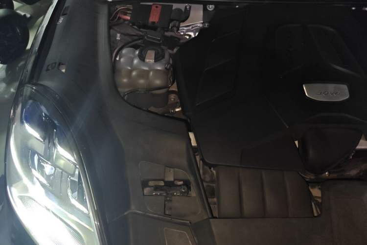 Used Porsche Cayenne 2018 Cayenne 3.0T Engine Bay Right