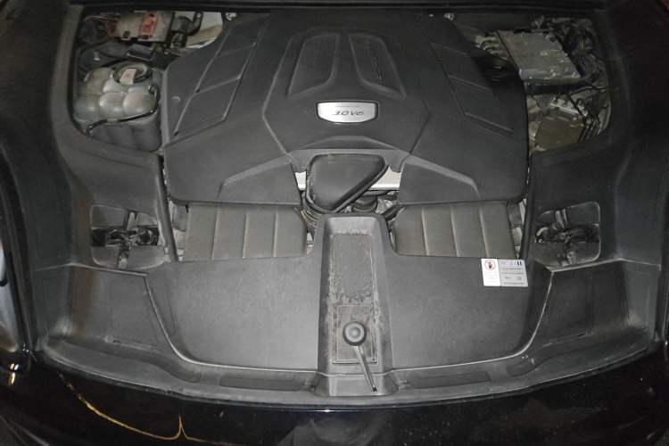 Used Porsche Cayenne 2018 Cayenne 3.0T Engine Bay
