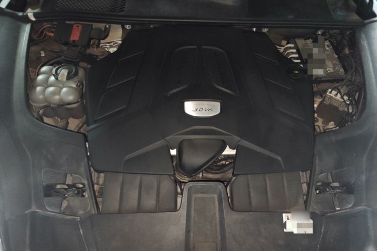 Used Porsche Cayenne 2018 Cayenne 3.0T Engine Bay