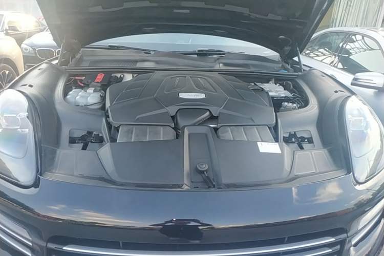 Used Porsche Cayenne 2018 Cayenne 3.0T Engine Bay