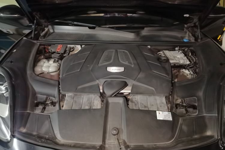 Used Porsche Cayenne 2018 Cayenne 3.0T Engine Bay