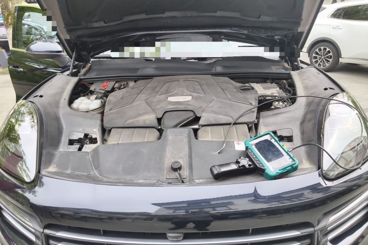 Used Porsche Cayenne 2018 Cayenne 3.0T Engine Bay
