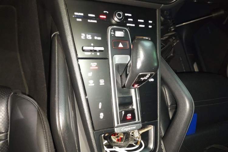 Used Porsche Cayenne 2018 Cayenne 3.0T Gear Lever