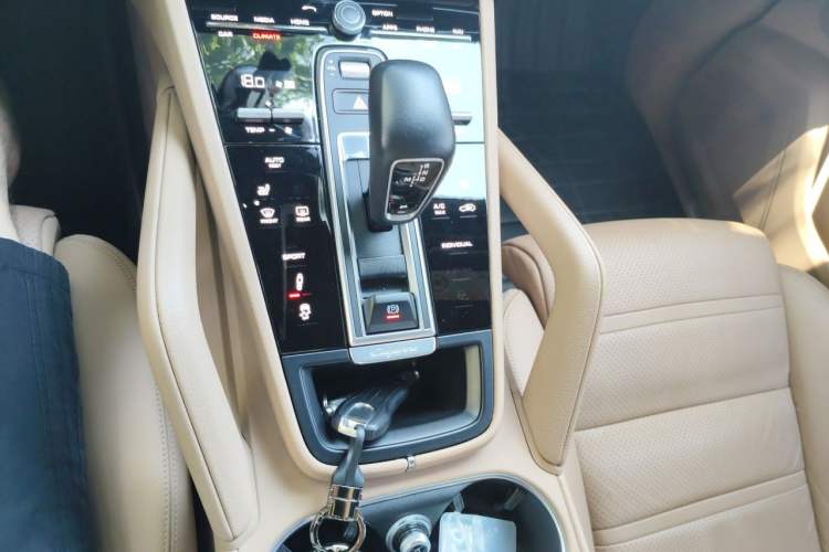 Used Porsche Cayenne 2018 Cayenne 3.0T Gear Lever