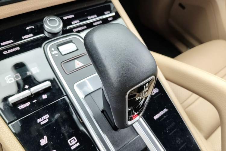 Used Porsche Cayenne 2018 Cayenne 3.0T Gear Lever