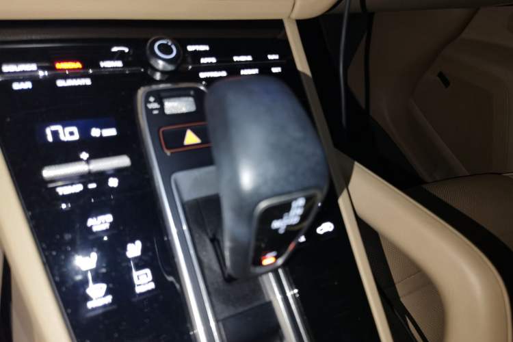 Used Porsche Cayenne 2018 Cayenne 3.0T Gear Lever