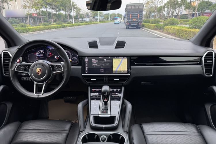 Used Porsche Cayenne 2018 Cayenne 3.0T Interior 2