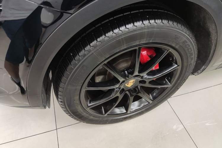 Used Porsche Cayenne 2018 Cayenne 3.0T Left Front Wheel Hub