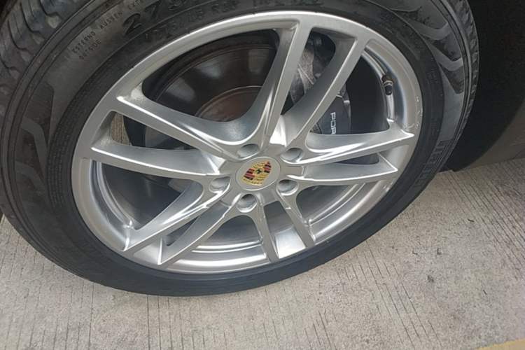 Used Porsche Cayenne 2018 Cayenne 3.0T Left Front Wheel Hub
