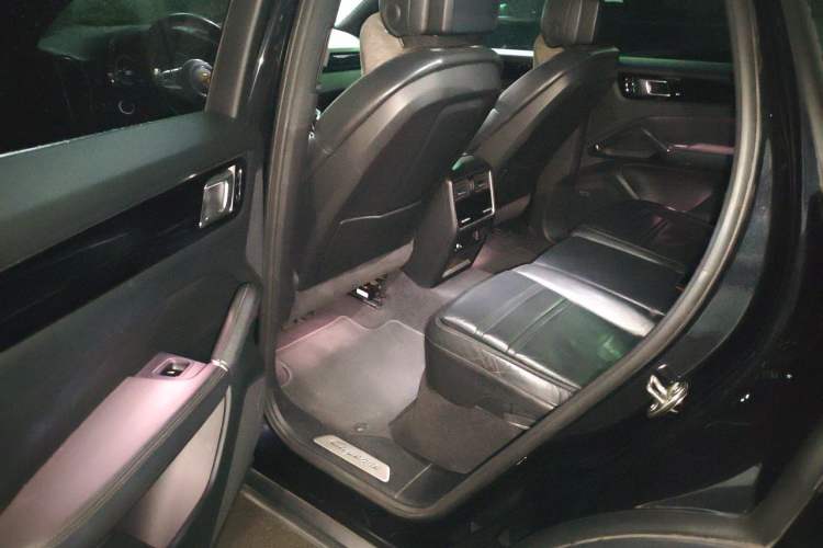 Used Porsche Cayenne 2018 Cayenne 3.0T Left Rear Seat