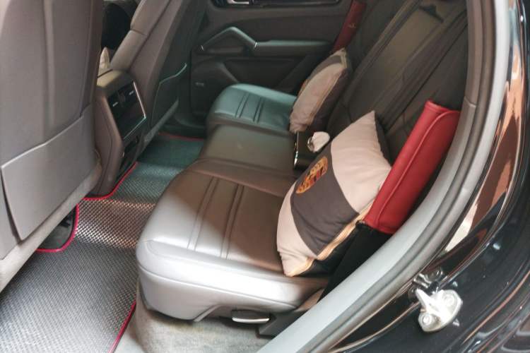 Used Porsche Cayenne 2018 Cayenne 3.0T Left Rear Seat