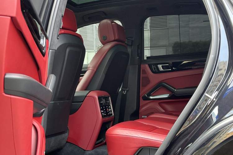 Used Porsche Cayenne 2018 Cayenne Turbo 4.0T Left Rear Seat