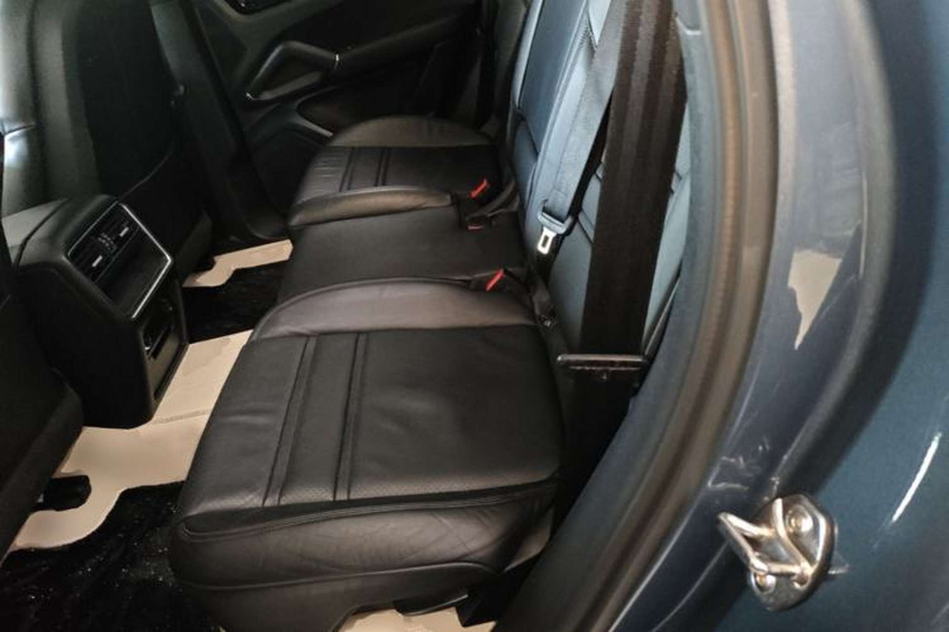 Used Porsche Cayenne 2018 Cayenne 3.0T Left Rear Seat