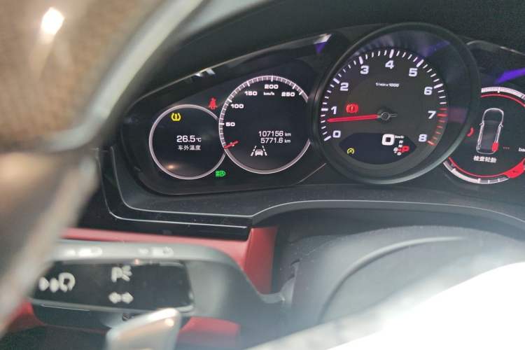 Used Porsche Cayenne 2018 Cayenne 3.0T Odometer Close Up