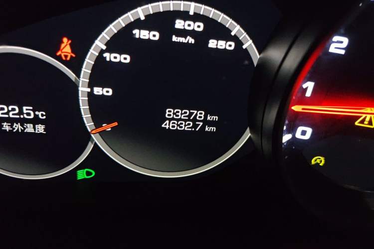 Used Porsche Cayenne 2018 Cayenne 3.0T Odometer Close Up