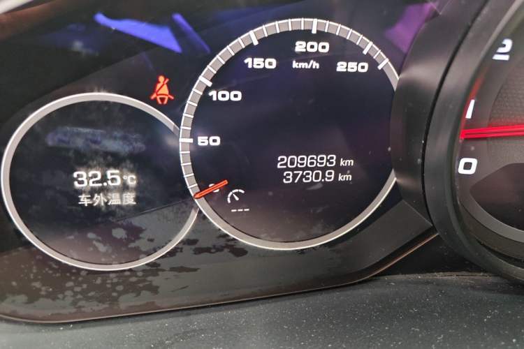 Used Porsche Cayenne 2018 Cayenne 3.0T Odometer Close Up