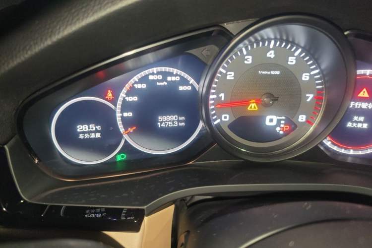 Used Porsche Cayenne 2018 Cayenne S 2.9T Odometer Close Up