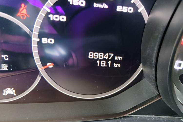 Used Porsche Cayenne 2018 Cayenne 3.0T Odometer Close Up