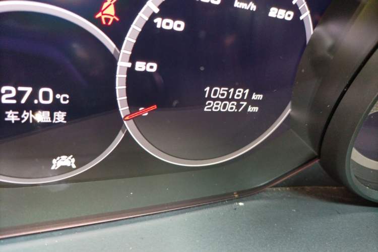Used Porsche Cayenne 2018 Cayenne 3.0T Odometer Close Up