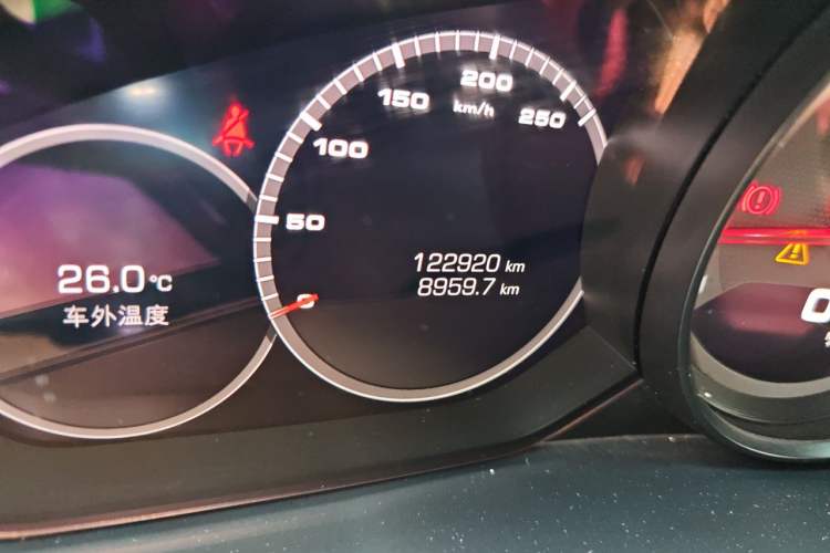 Used Porsche Cayenne 2018 Cayenne 3.0T Odometer Close Up