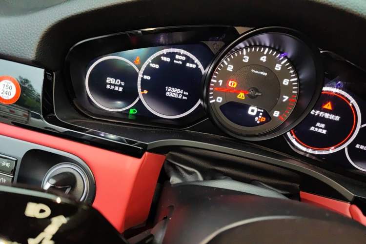 Used Porsche Cayenne 2018 Cayenne 3.0T Odometer Close Up