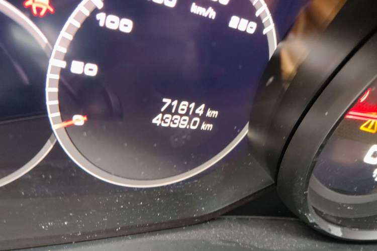 Used Porsche Cayenne 2018 Cayenne 3.0T Odometer Close Up