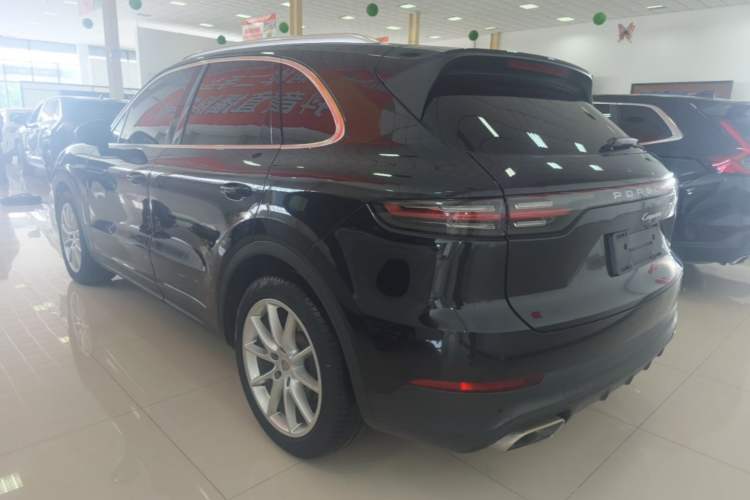 Used Porsche Cayenne 2018 Cayenne 3.0T Rear Left 45 Deg