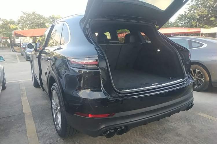 Used Porsche Cayenne 2018 Cayenne 3.0T Rear Left 45 Deg