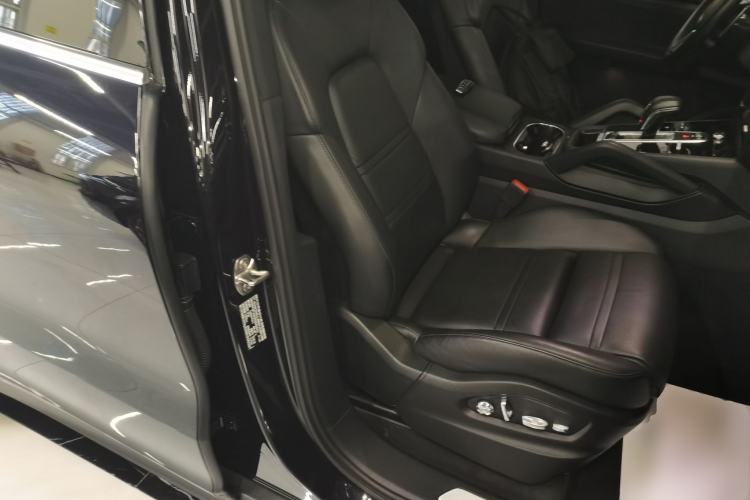Used Porsche Cayenne 2018 Cayenne 3.0T Right Front Seat