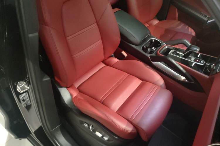Used Porsche Cayenne 2018 Cayenne Turbo 4.0T Right Front Seat