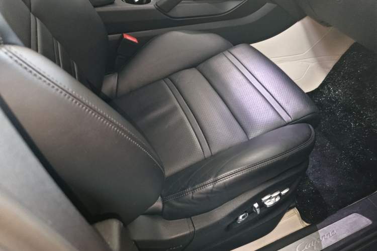 Used Porsche Cayenne 2018 Cayenne 3.0T Right Front Seat