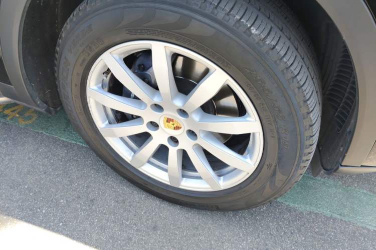 Used Porsche Cayenne 2018 Cayenne 3.0T Right Front Wheel Hub