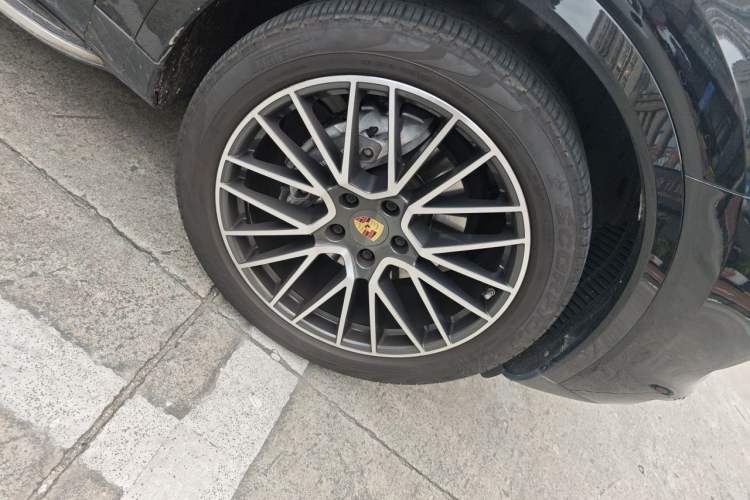 Used Porsche Cayenne 2018 Cayenne 3.0T Right Front Wheel Hub