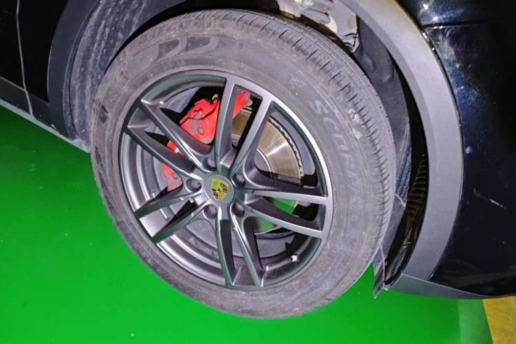 Used Porsche Cayenne 2018 Cayenne 3.0T Right Front Wheel Hub