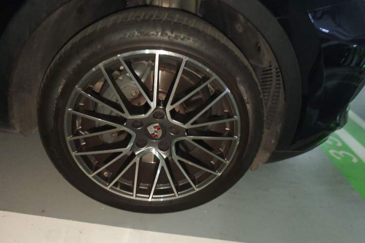 Used Porsche Cayenne 2018 Cayenne S 2.9T Right Front Wheel Hub