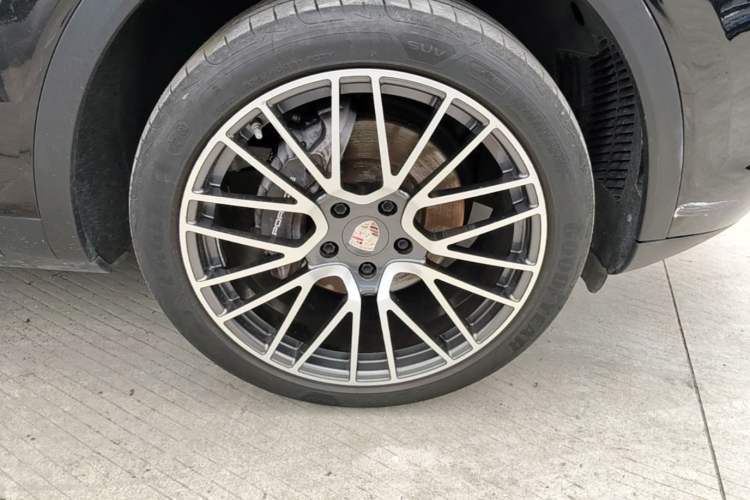 Used Porsche Cayenne 2018 Cayenne 3.0T Right Front Wheel Hub