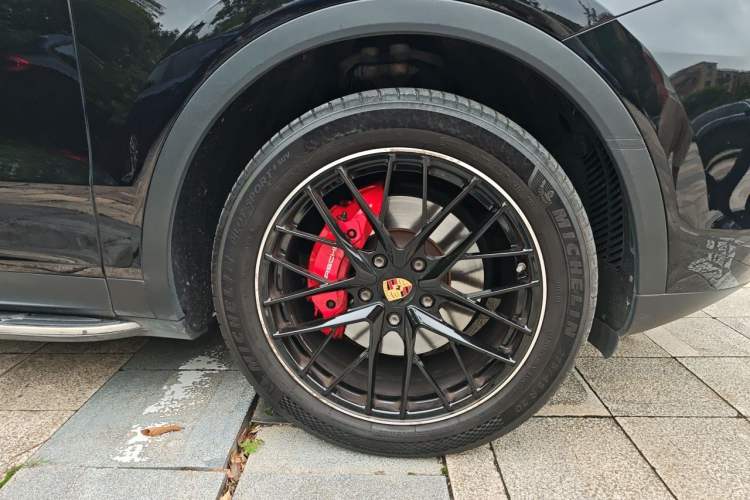 Used Porsche Cayenne 2018 Cayenne 3.0T Right Front Wheel Hub