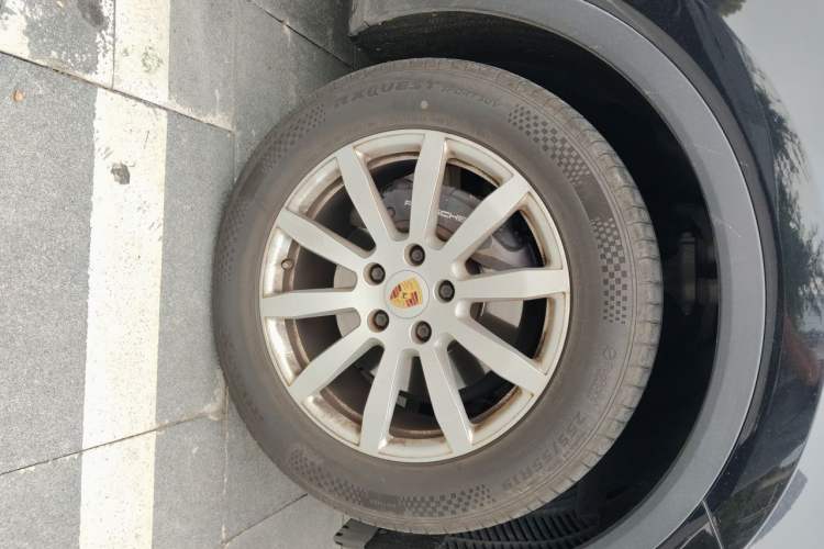 Used Porsche Cayenne 2018 Cayenne 3.0T Right Front Wheel Hub