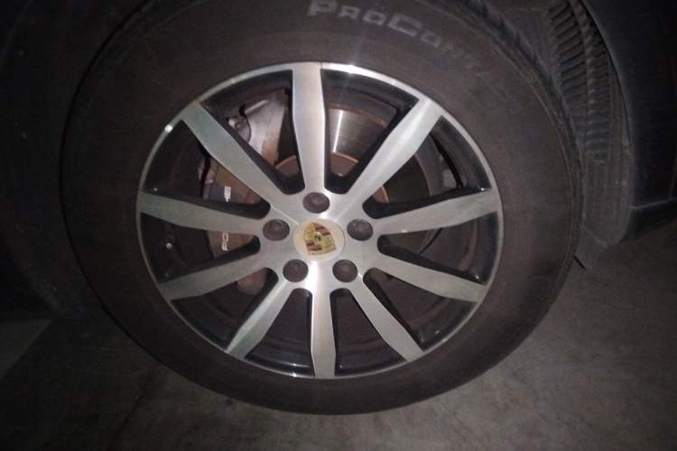 Used Porsche Cayenne 2018 Cayenne 3.0T Right Front Wheel Hub